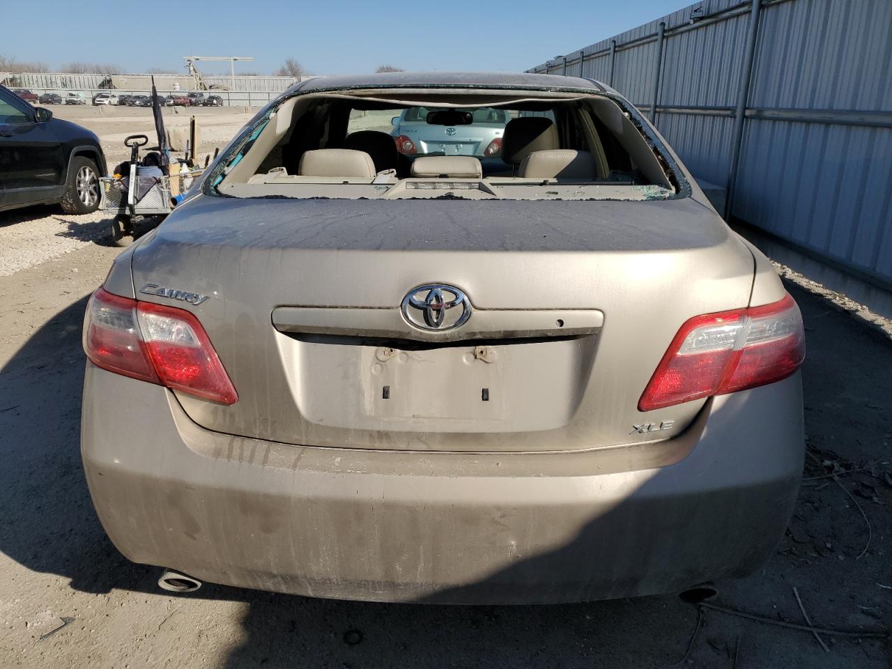 Photo 5 VIN: 4T1BK46K27U556814 - TOYOTA CAMRY 