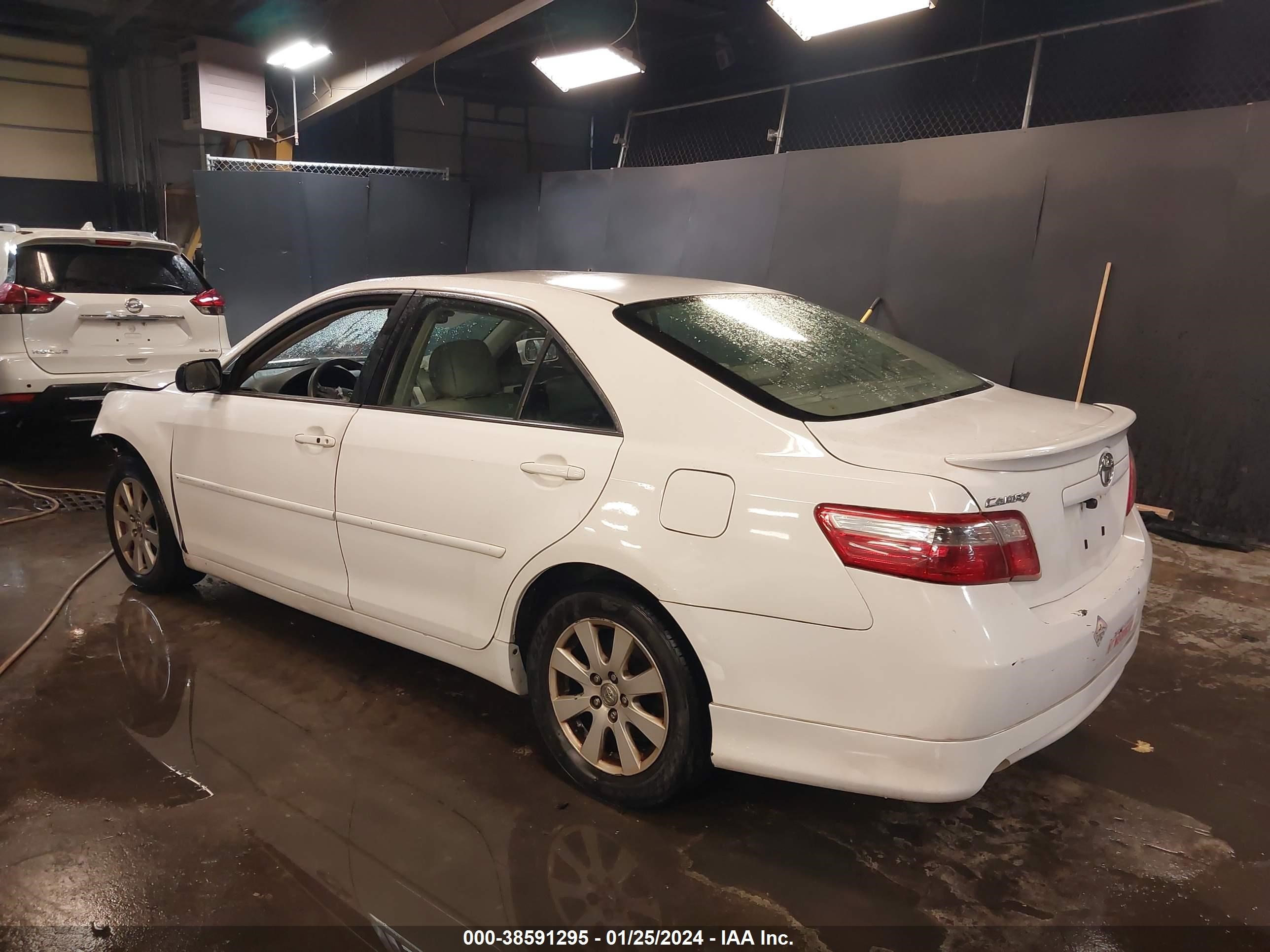 Photo 2 VIN: 4T1BK46K67U531138 - TOYOTA CAMRY 