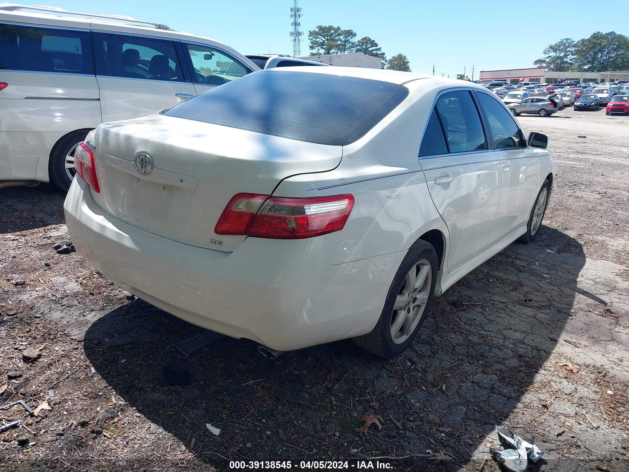 Photo 3 VIN: 4T1BK46K98U562627 - TOYOTA CAMRY 