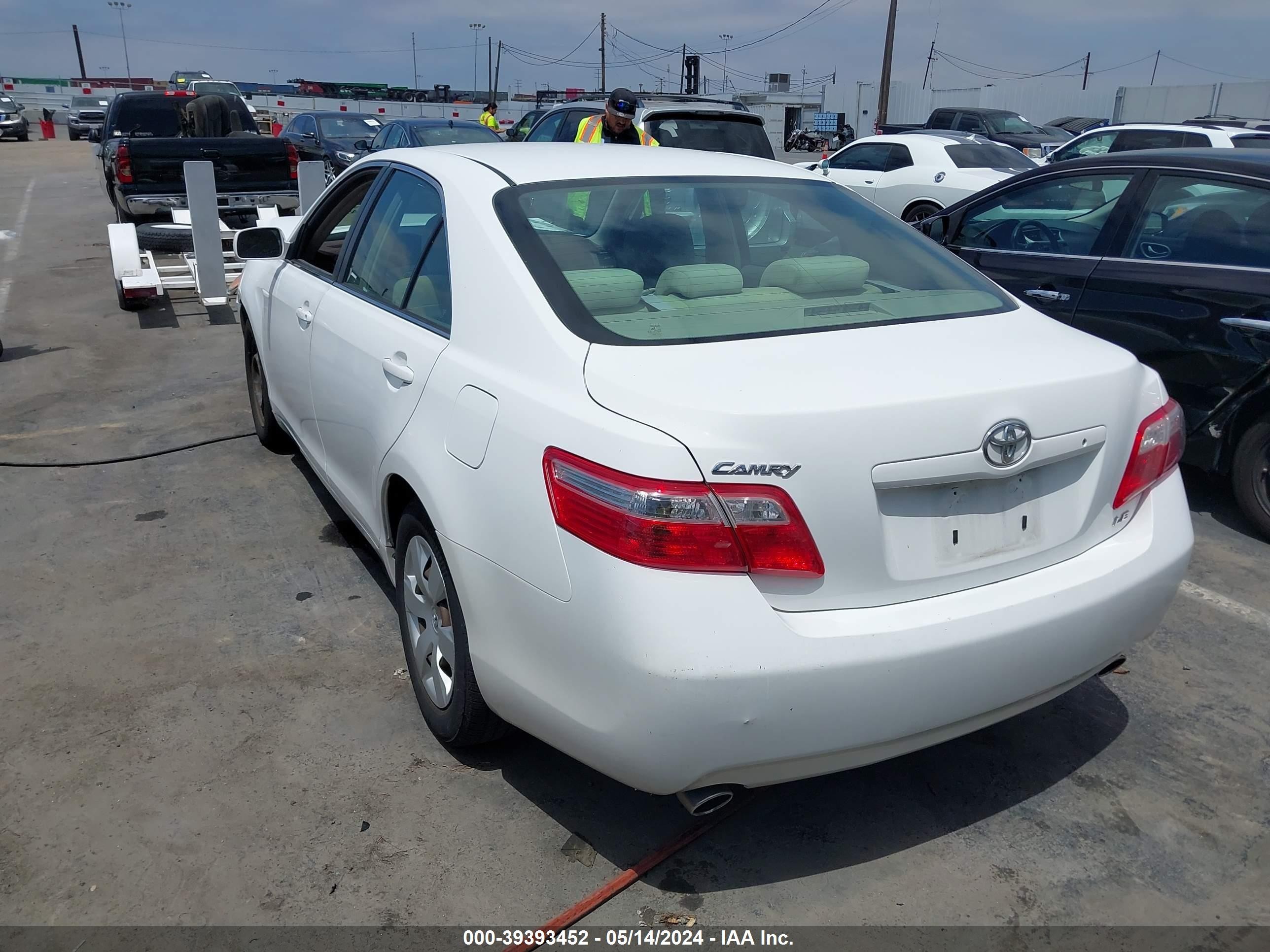 Photo 2 VIN: 4T1BK46KX7U525374 - TOYOTA CAMRY 