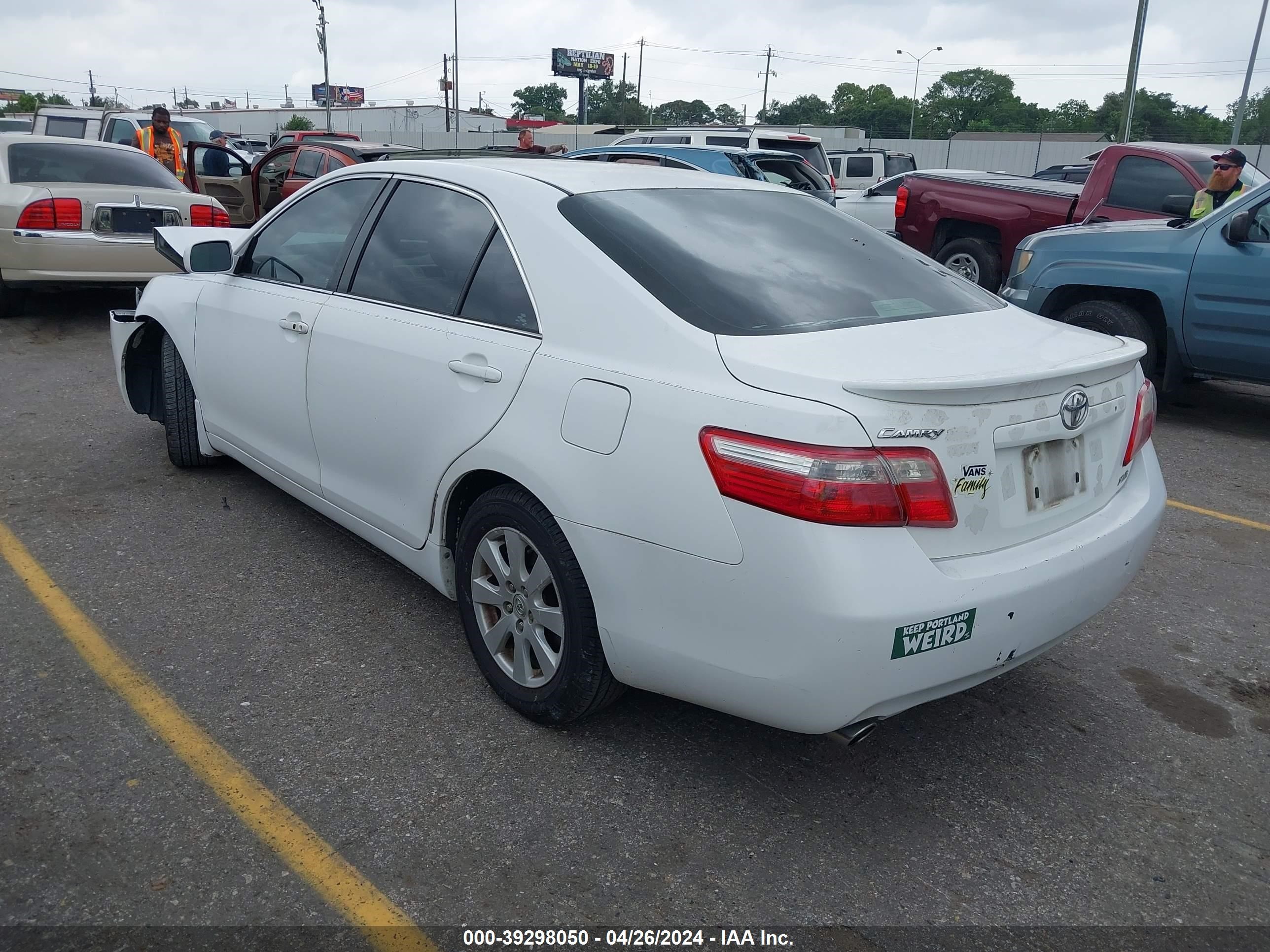 Photo 2 VIN: 4T1BK46KX7U528162 - TOYOTA CAMRY 