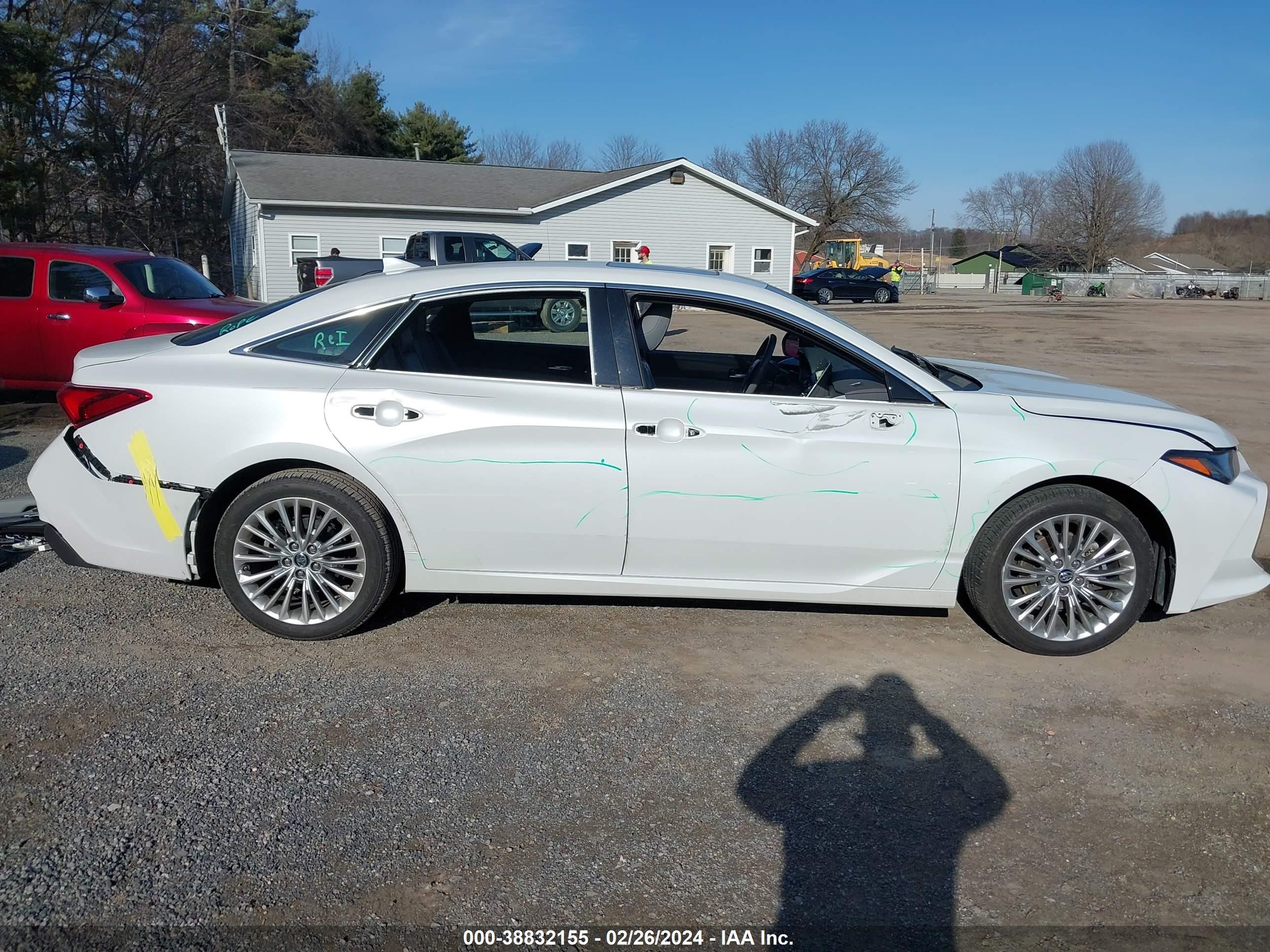 Photo 13 VIN: 4T1BZ1FB1KU015045 - TOYOTA AVALON 