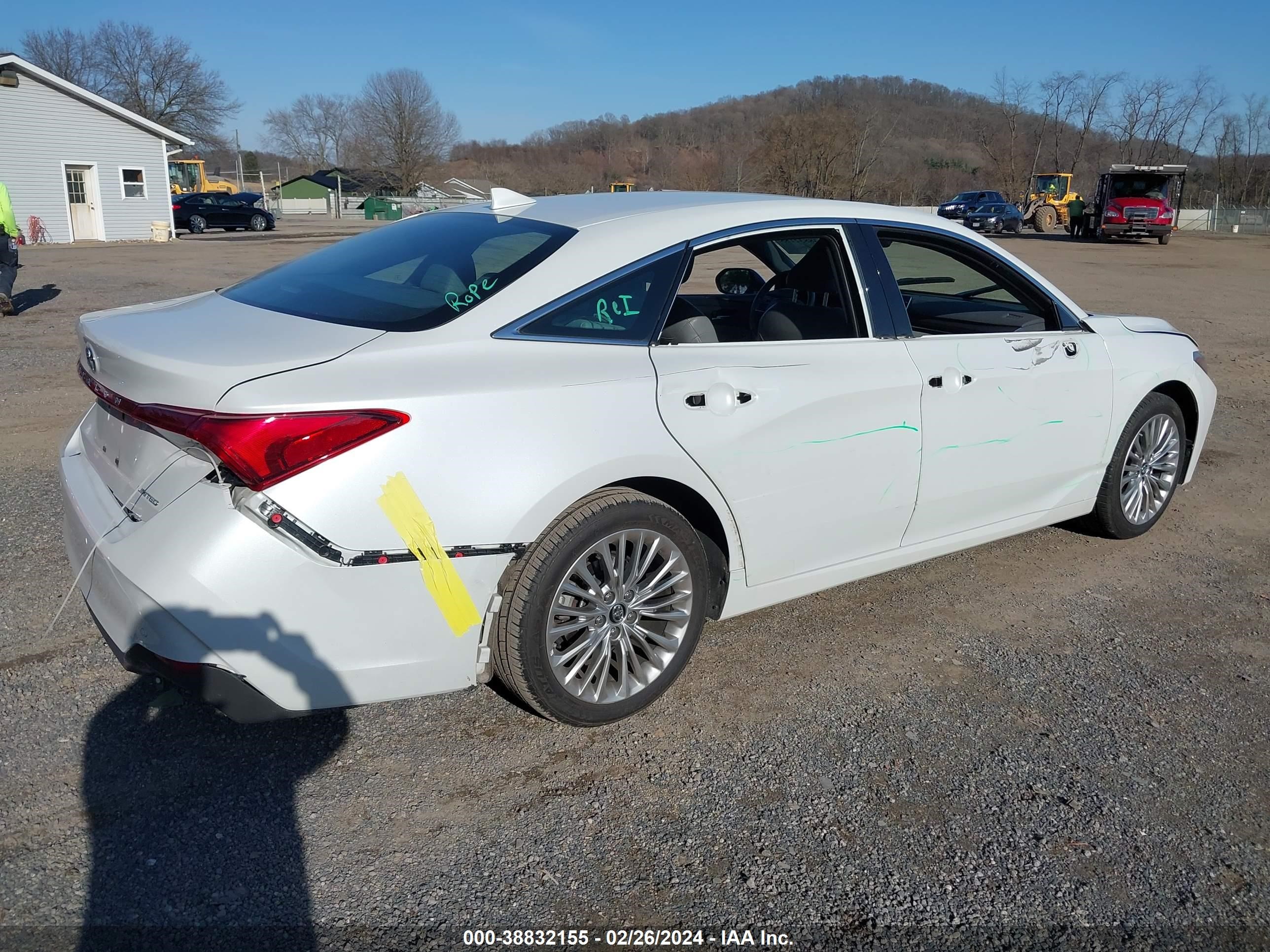 Photo 3 VIN: 4T1BZ1FB1KU015045 - TOYOTA AVALON 