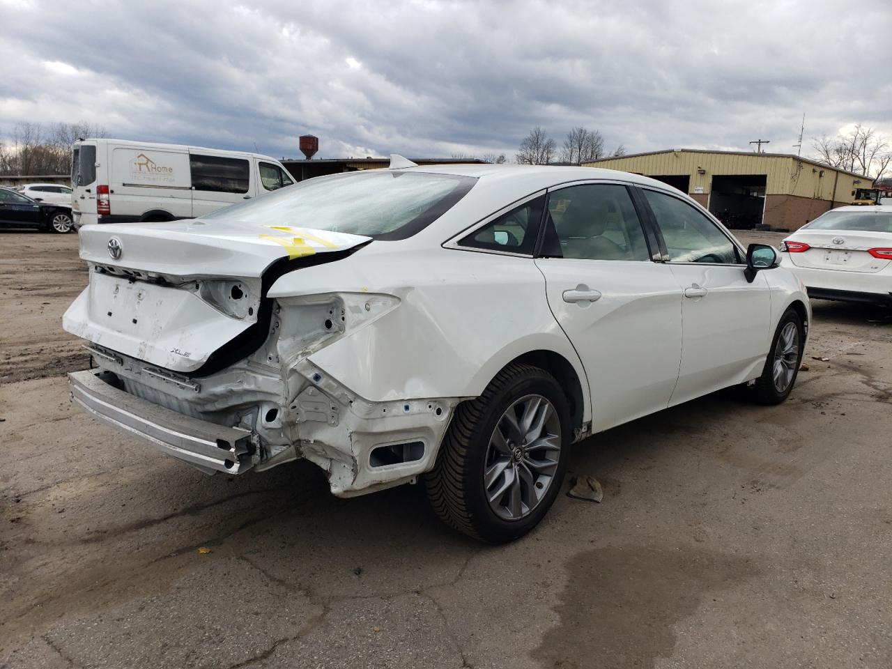 Photo 2 VIN: 4T1BZ1FB3KU029240 - TOYOTA AVALON 