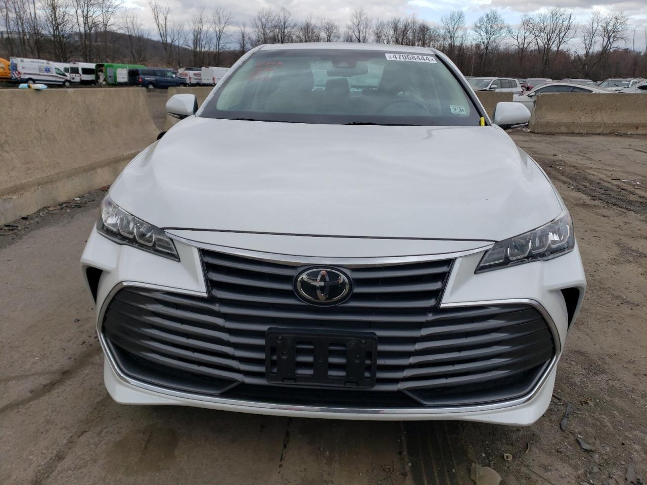 Photo 4 VIN: 4T1BZ1FB3KU029240 - TOYOTA AVALON 