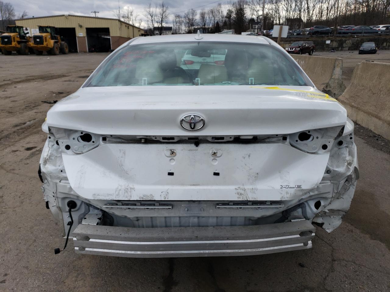 Photo 5 VIN: 4T1BZ1FB3KU029240 - TOYOTA AVALON 