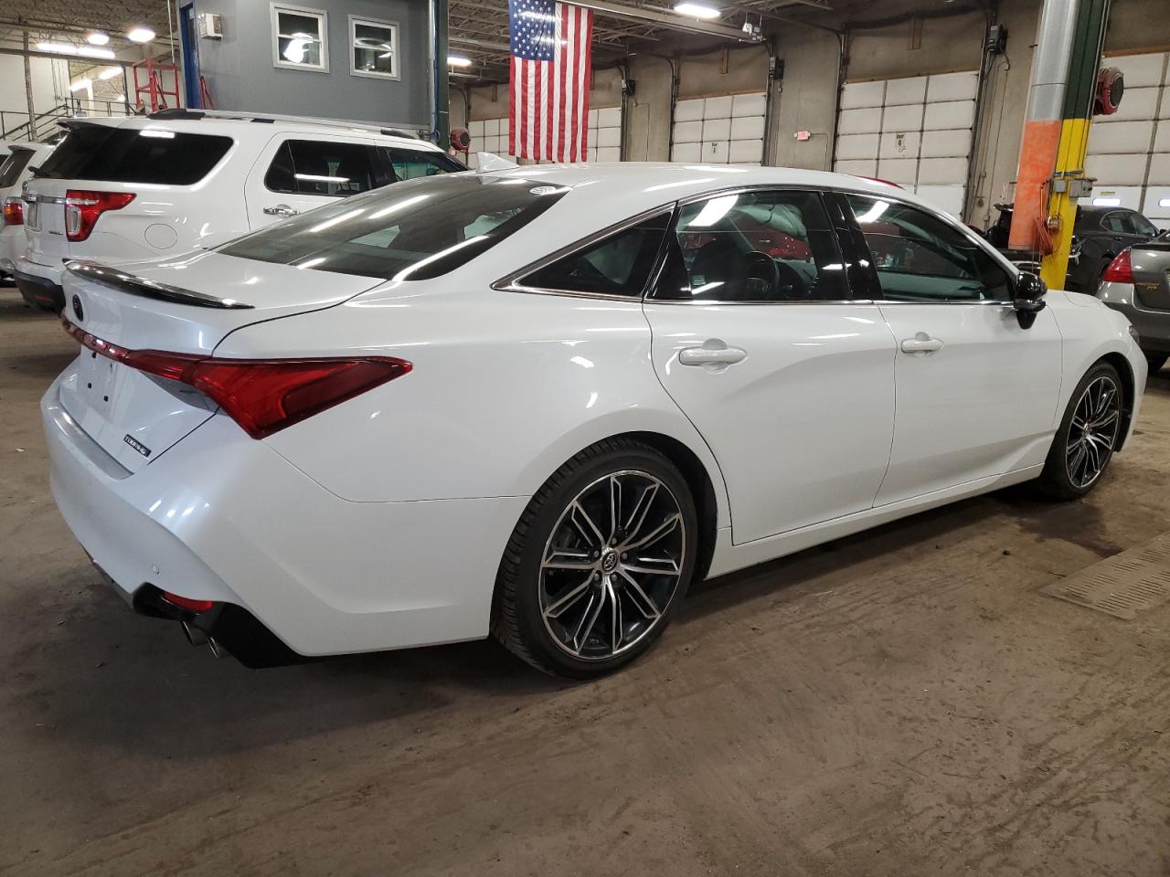 Photo 2 VIN: 4T1BZ1FB4KU035838 - TOYOTA AVALON 