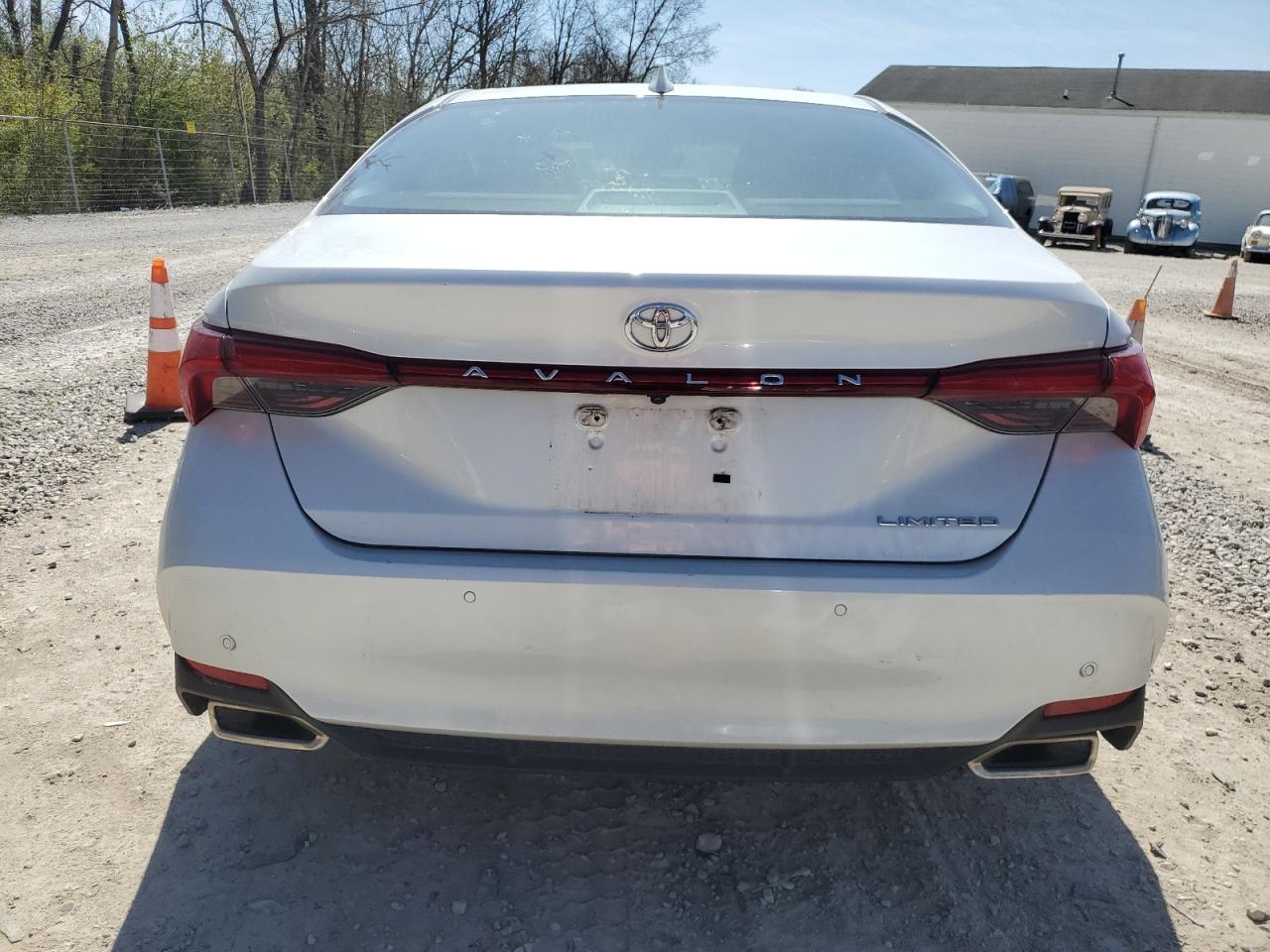 Photo 5 VIN: 4T1BZ1FB5KU026176 - TOYOTA AVALON 