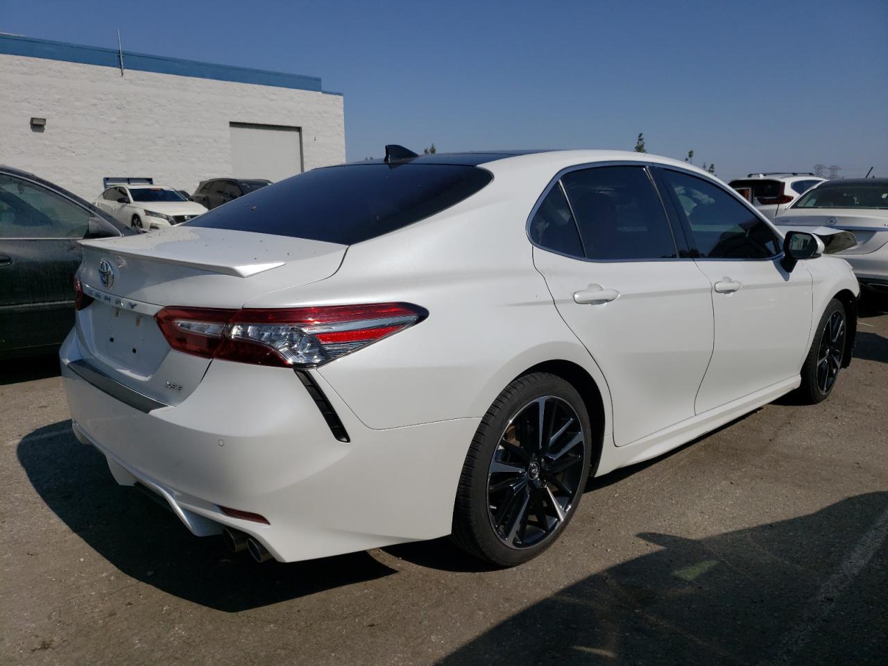 Photo 2 VIN: 4T1BZ1HK2JU012408 - TOYOTA CAMRY 