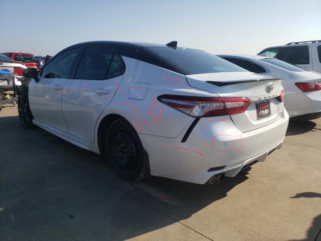 Photo 2 VIN: 4T1BZ1HK2JU014451 - TOYOTA CAMRY XSE 