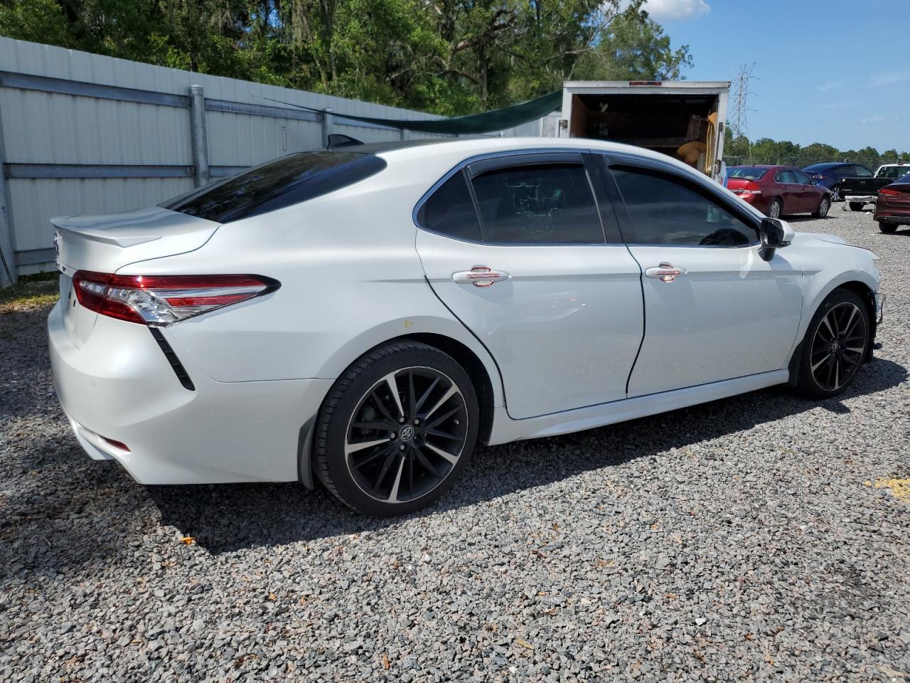 Photo 2 VIN: 4T1BZ1HK4JU013916 - TOYOTA CAMRY 