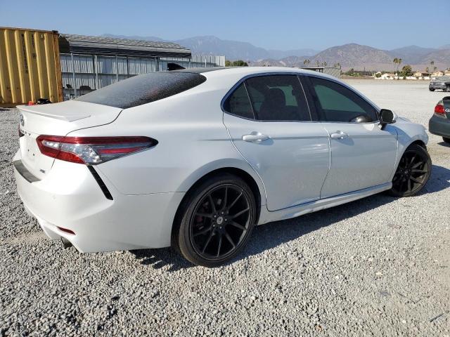 Photo 2 VIN: 4T1BZ1HK6JU011617 - TOYOTA CAMRY XSE 