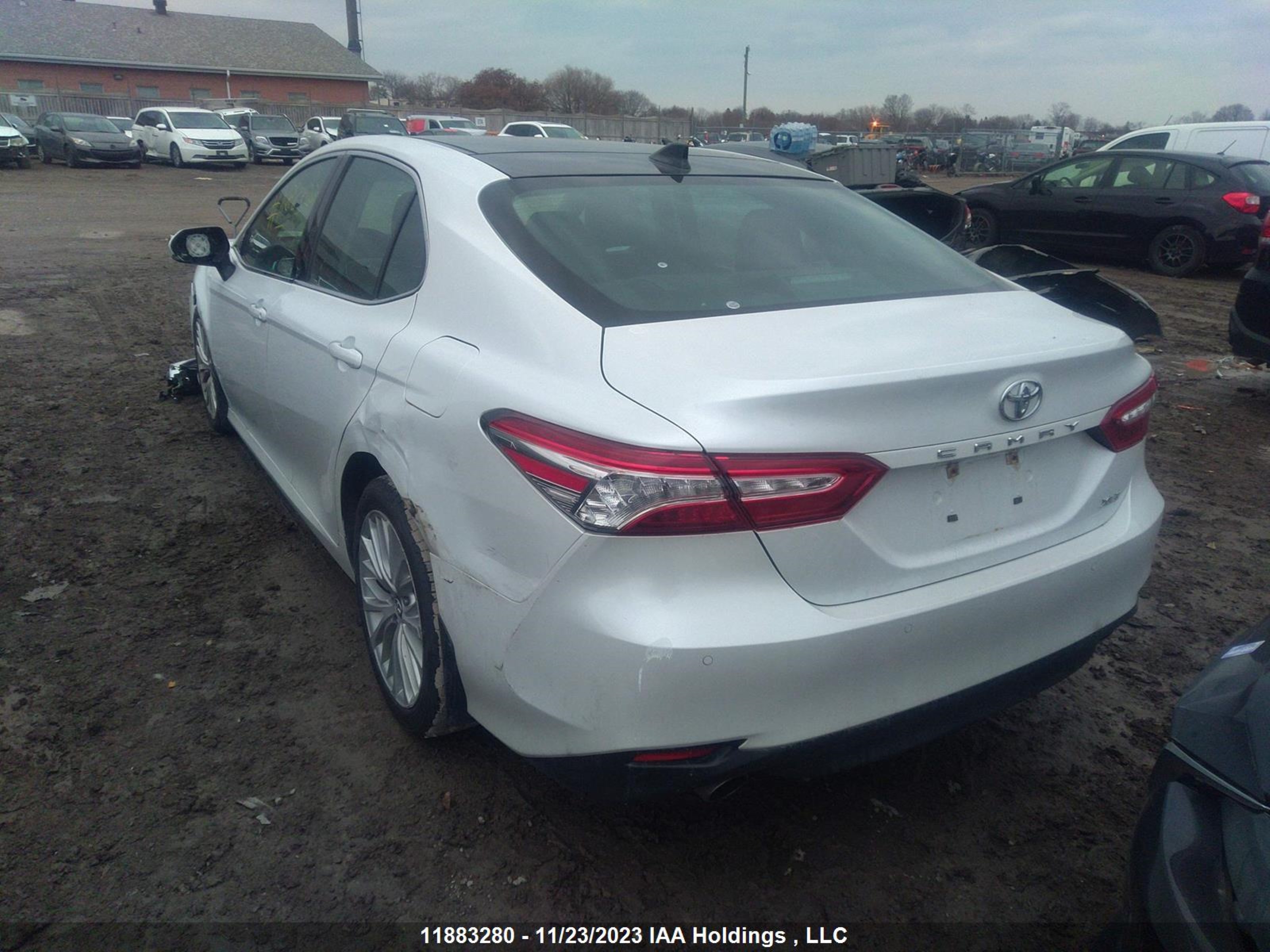 Photo 2 VIN: 4T1BZ1HK7JU009388 - TOYOTA CAMRY 