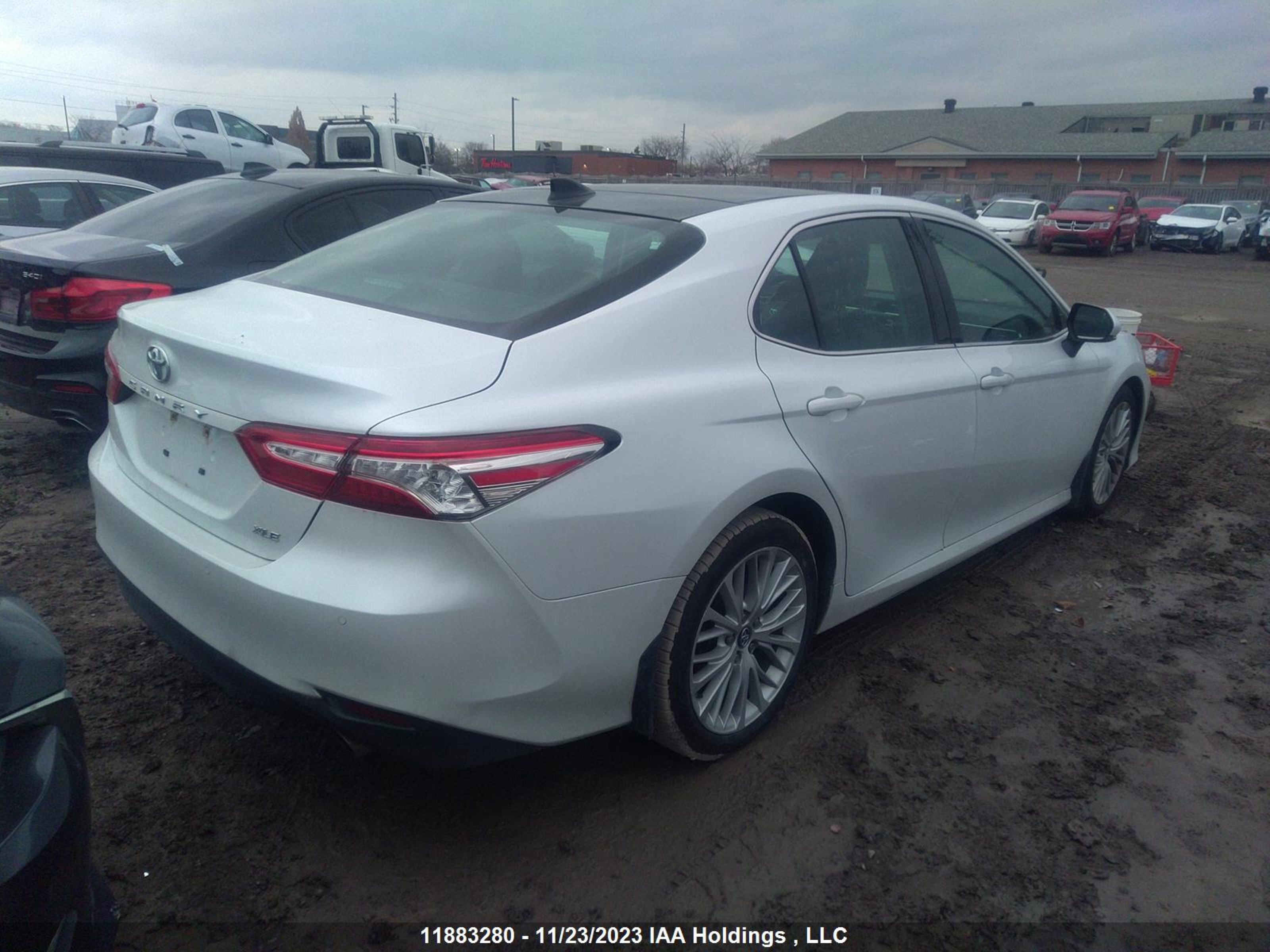 Photo 3 VIN: 4T1BZ1HK7JU009388 - TOYOTA CAMRY 