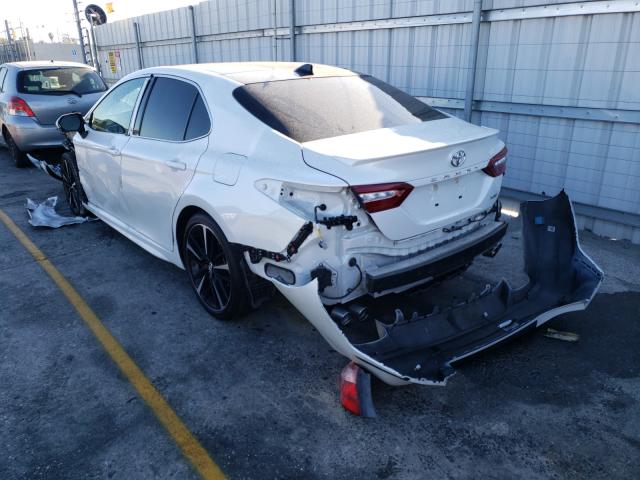 Photo 2 VIN: 4T1BZ1HK8JU006550 - TOYOTA CAMRY XSE 