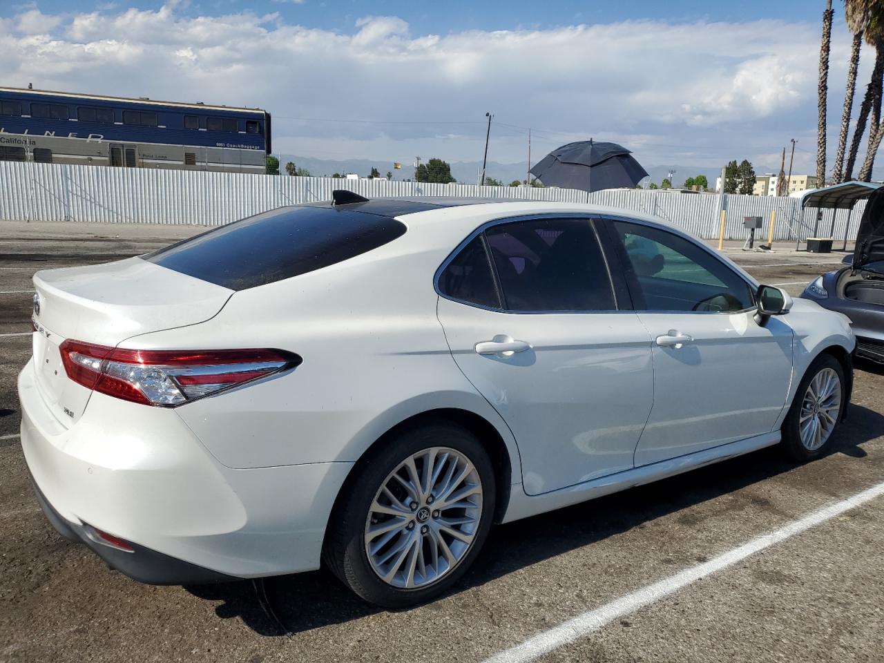 Photo 2 VIN: 4T1BZ1HK8JU008590 - TOYOTA CAMRY 