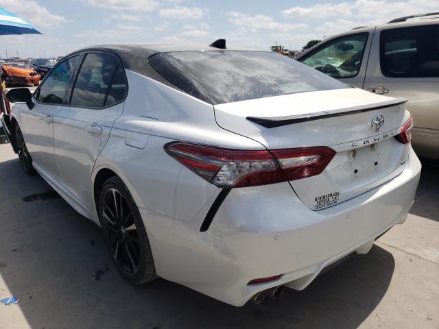 Photo 2 VIN: 4T1BZ1HK8JU016883 - TOYOTA CAMRY XSE 