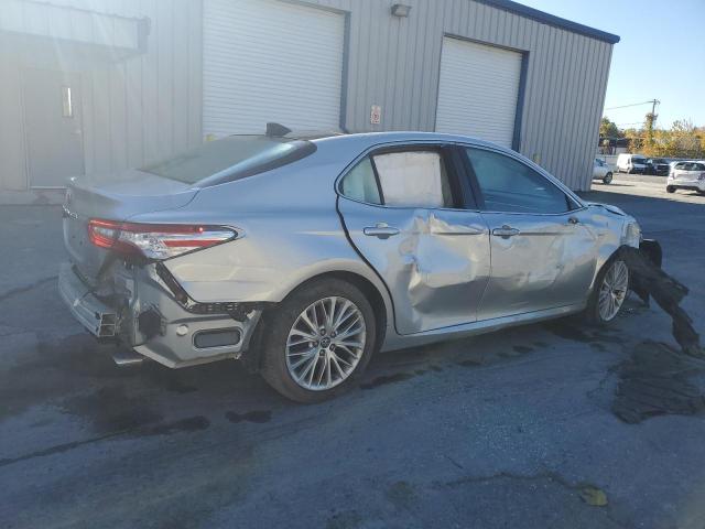 Photo 2 VIN: 4T1BZ1HK9JU501694 - TOYOTA CAMRY XSE 