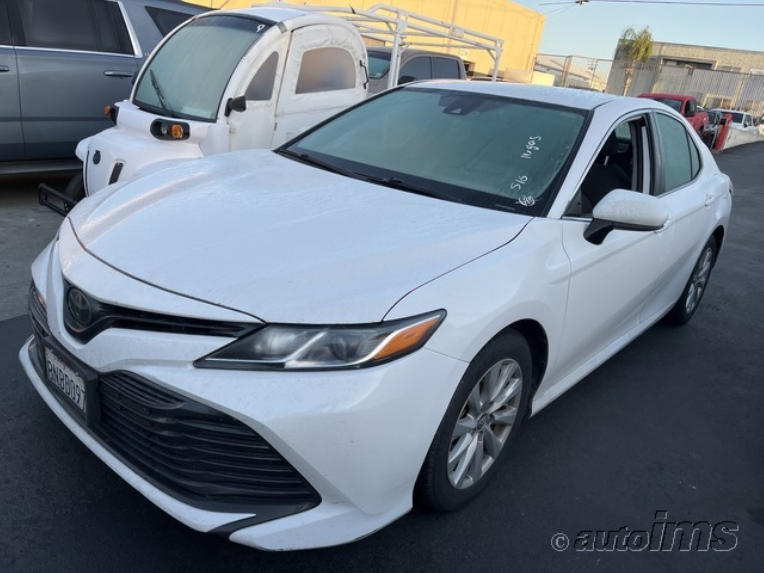 Photo 1 VIN: 4T1C11AK0LU307872 - TOYOTA CAMRY 