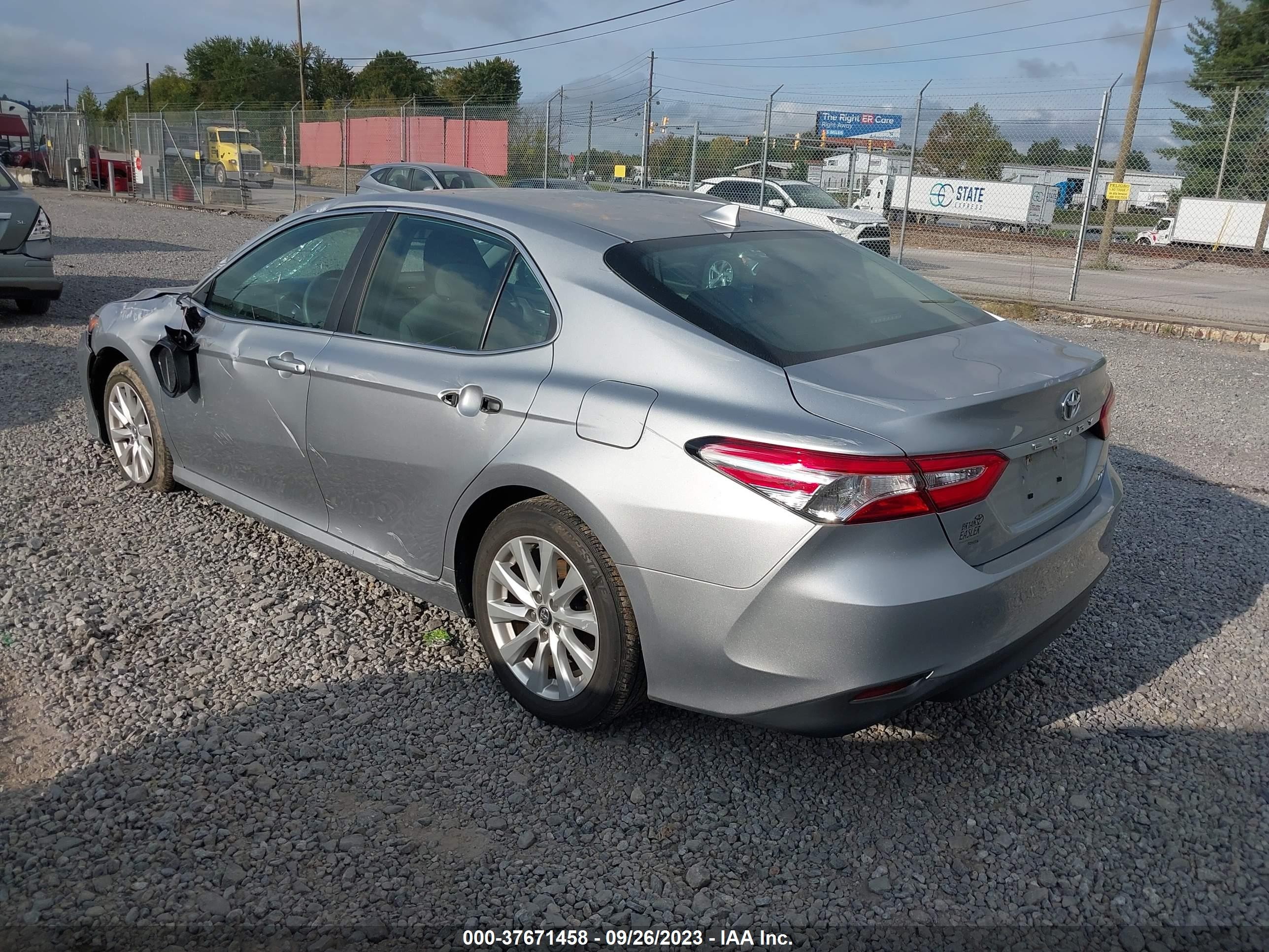 Photo 2 VIN: 4T1C11AK0LU883428 - TOYOTA CAMRY 