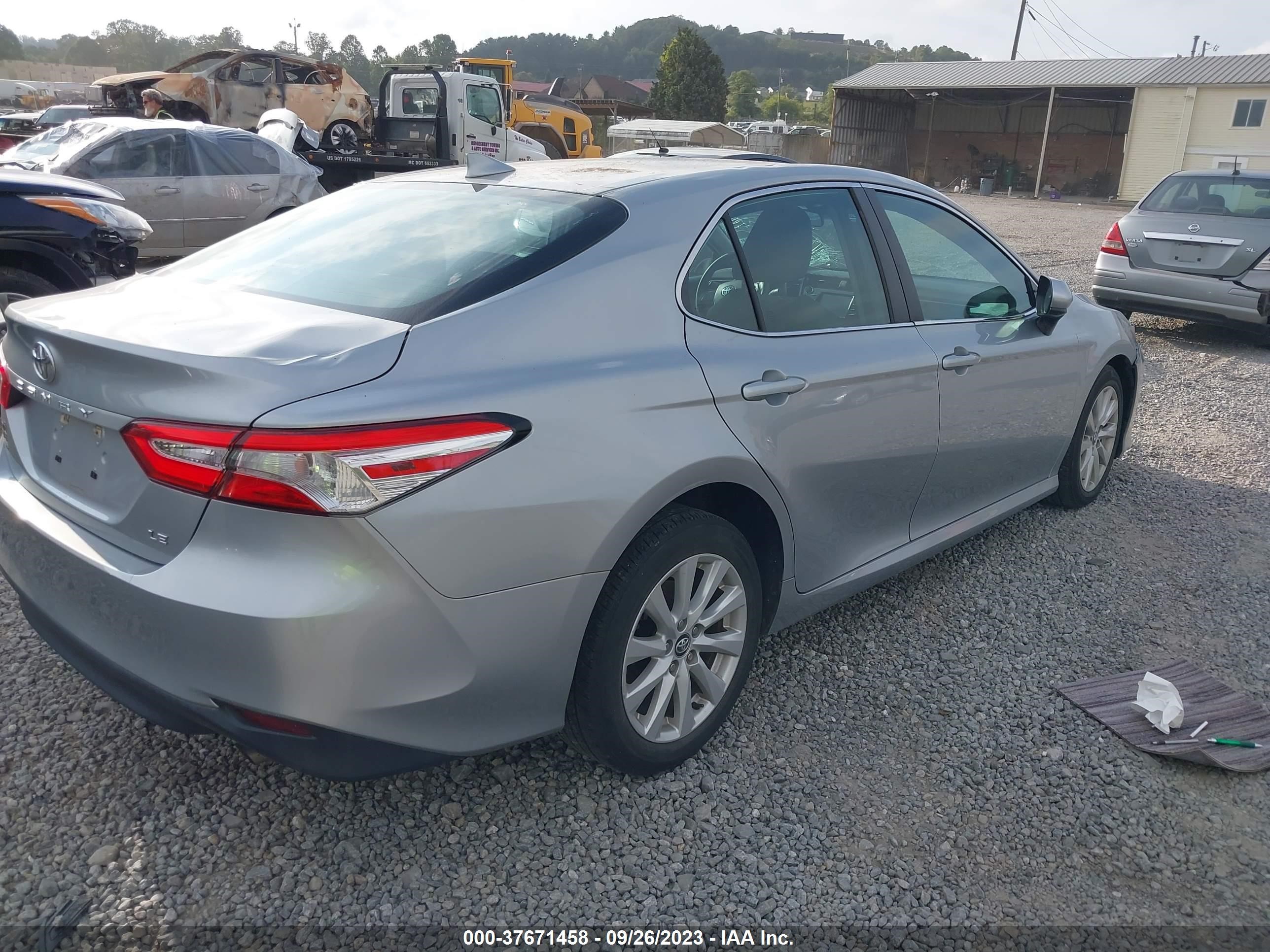 Photo 3 VIN: 4T1C11AK0LU883428 - TOYOTA CAMRY 