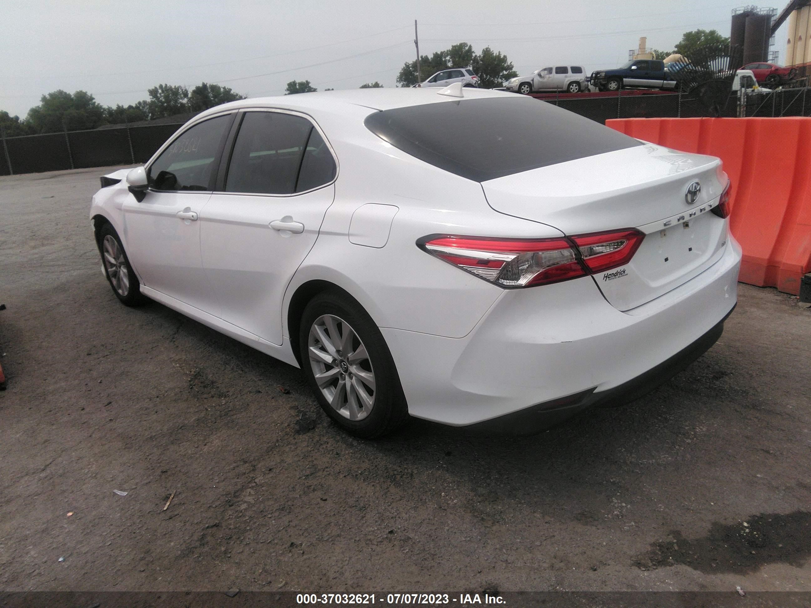 Photo 2 VIN: 4T1C11AK0LU908635 - TOYOTA CAMRY 