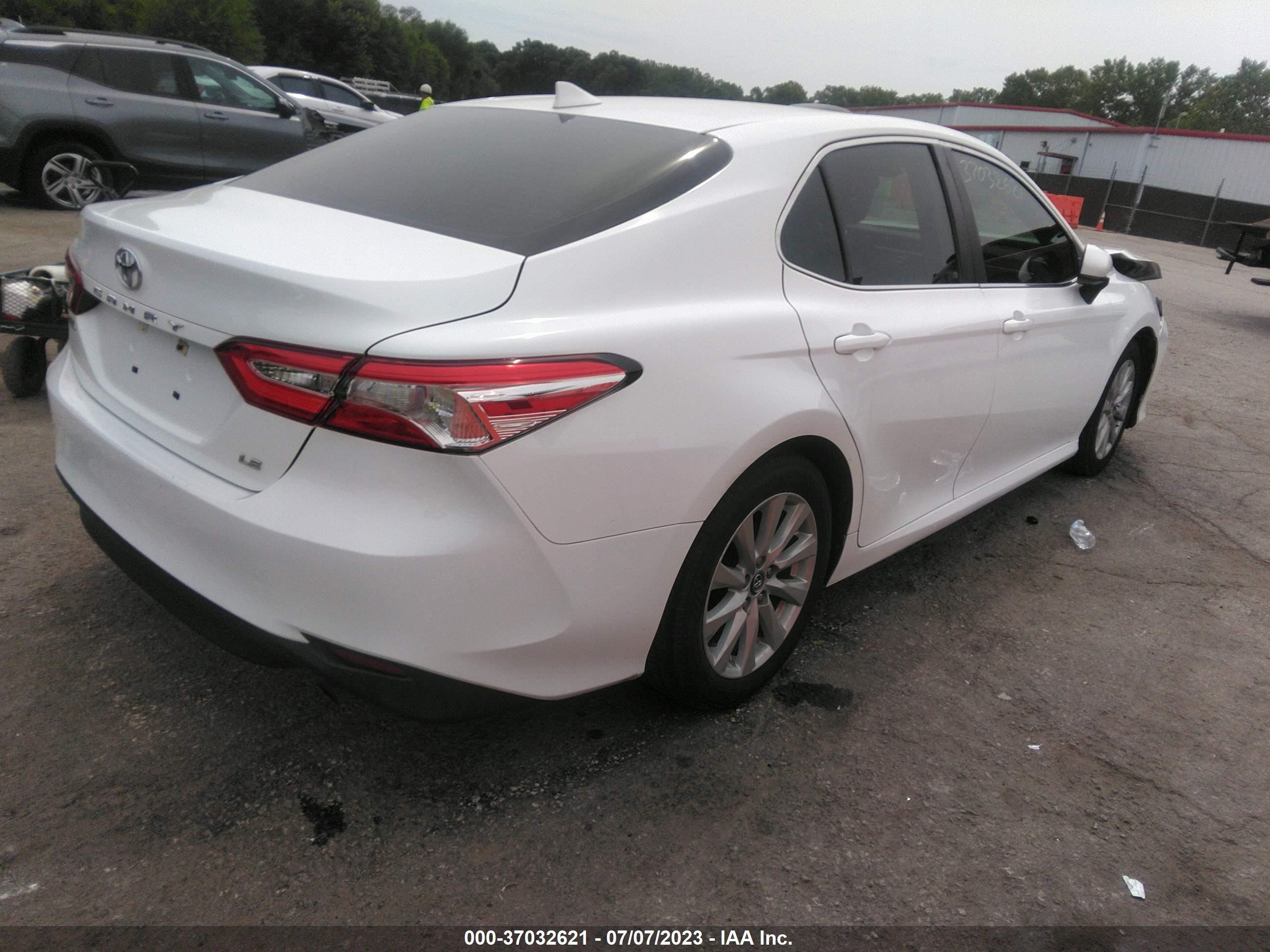 Photo 3 VIN: 4T1C11AK0LU908635 - TOYOTA CAMRY 