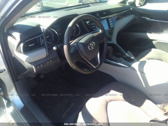 Photo 4 VIN: 4T1C11AK0LU910711 - TOYOTA CAMRY 