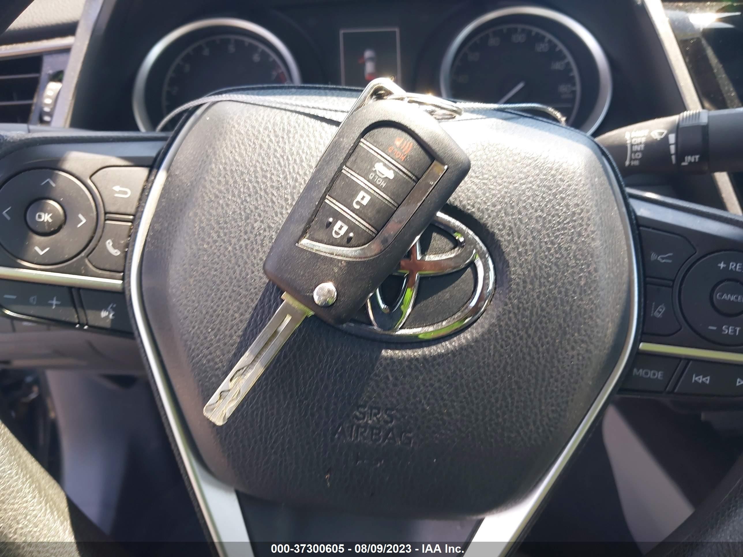 Photo 10 VIN: 4T1C11AK0NU647154 - TOYOTA CAMRY 