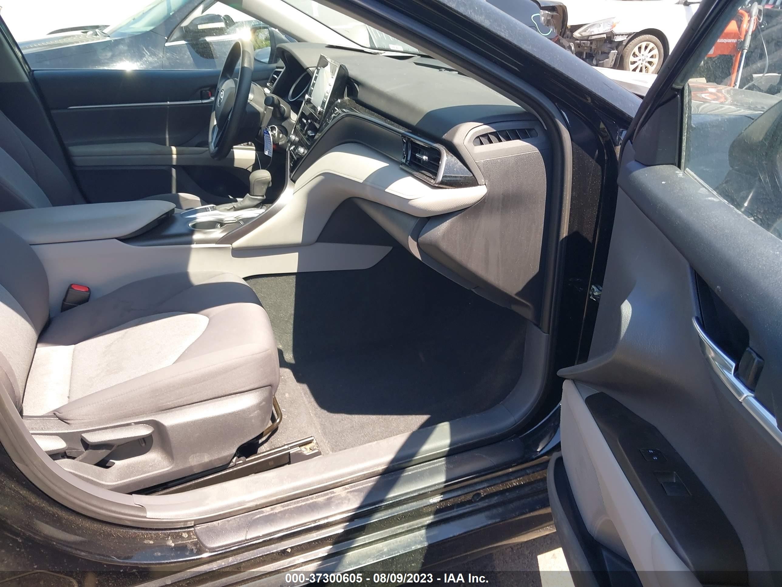Photo 4 VIN: 4T1C11AK0NU647154 - TOYOTA CAMRY 