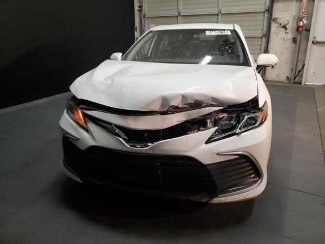 Photo 4 VIN: 4T1C11AK0PU828192 - TOYOTA CAMRY LE 