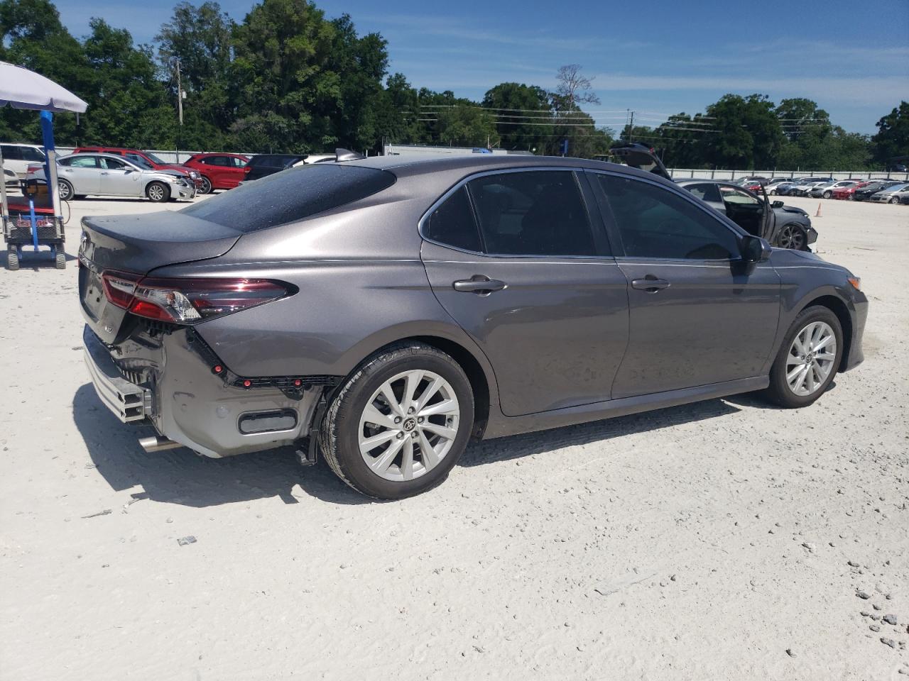 Photo 2 VIN: 4T1C11AK0RU221177 - TOYOTA CAMRY 