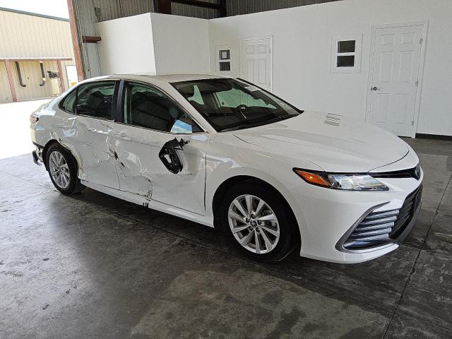 Photo 3 VIN: 4T1C11AK0RU222250 - TOYOTA CAMRY LE 