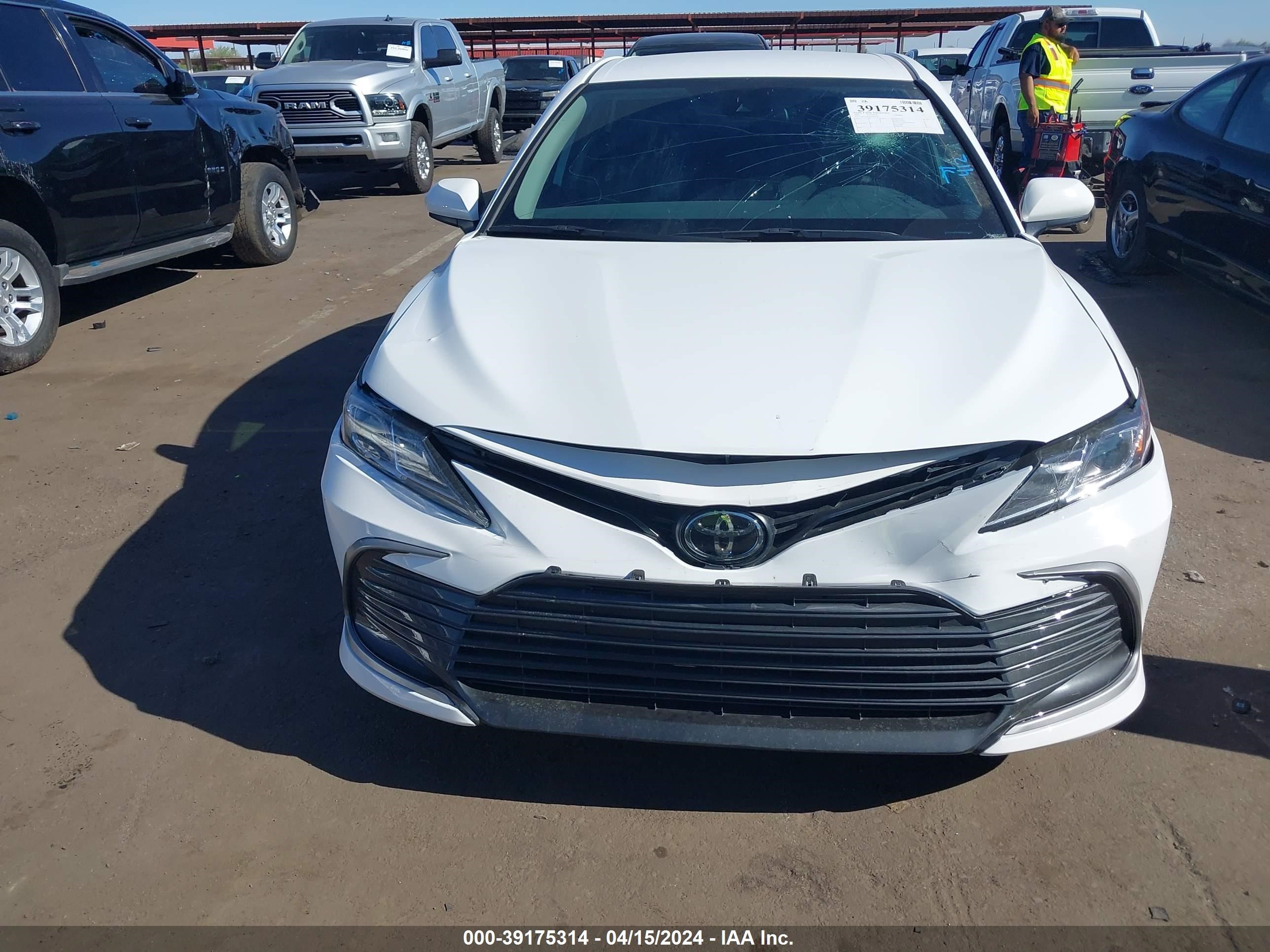 Photo 5 VIN: 4T1C11AK0RU877556 - TOYOTA CAMRY 