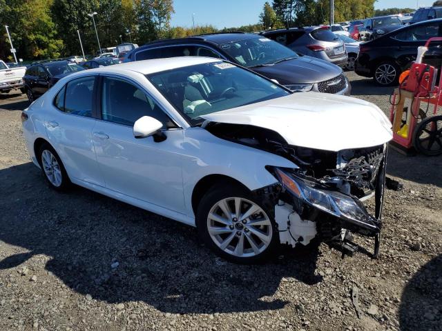 Photo 3 VIN: 4T1C11AK0RU884443 - TOYOTA CAMRY LE 