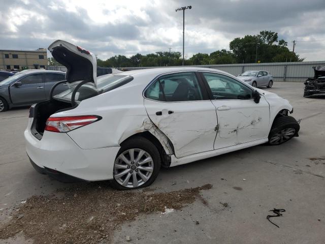 Photo 2 VIN: 4T1C11AK1LU357065 - TOYOTA CAMRY LE 