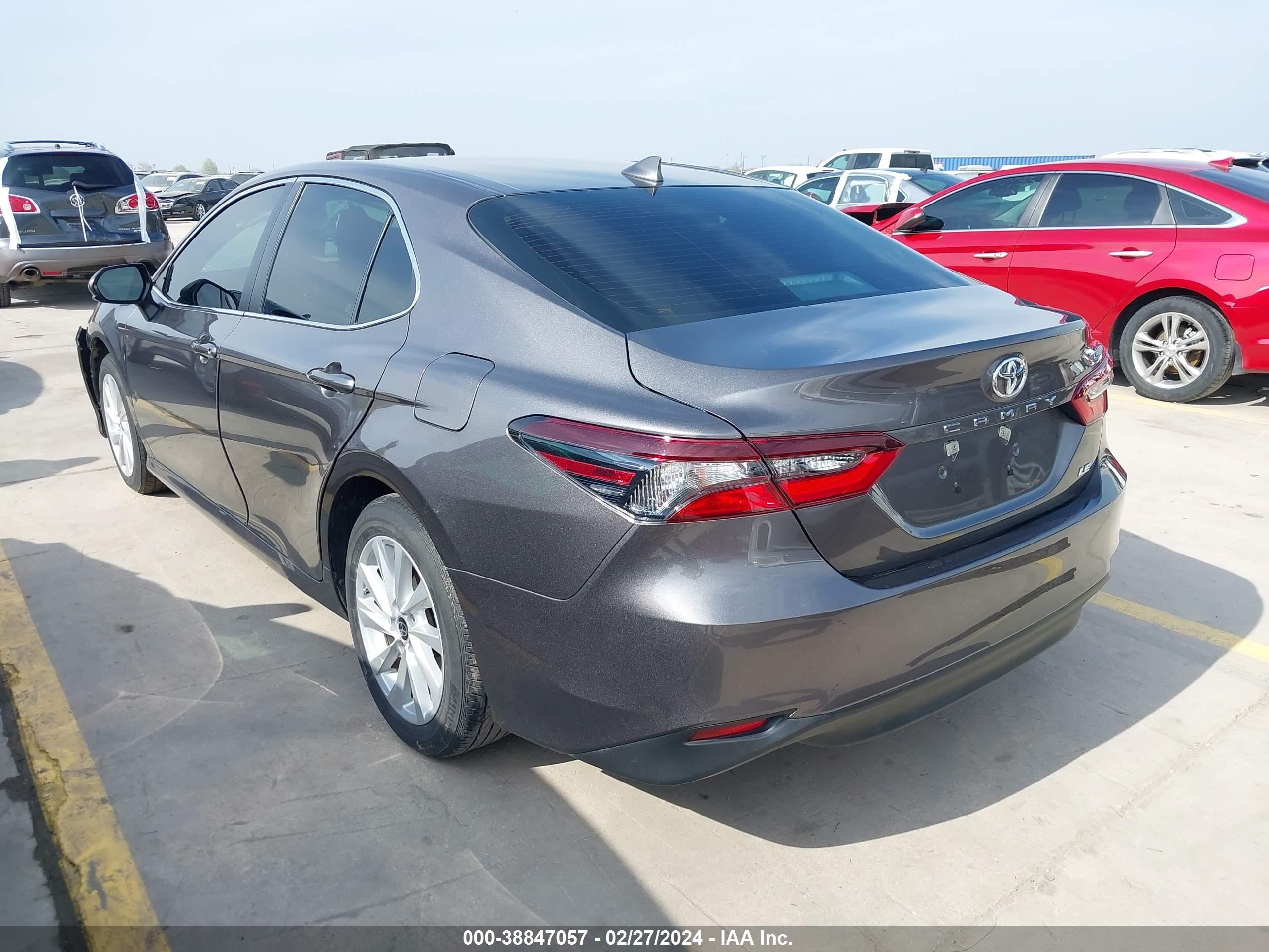 Photo 2 VIN: 4T1C11AK1NU006708 - TOYOTA CAMRY 