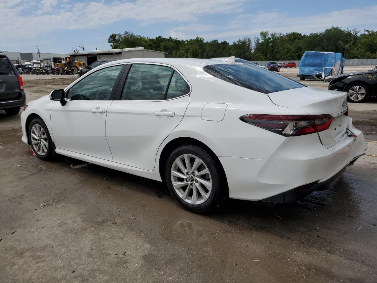 Photo 1 VIN: 4T1C11AK1NU668403 - TOYOTA CAMRY 