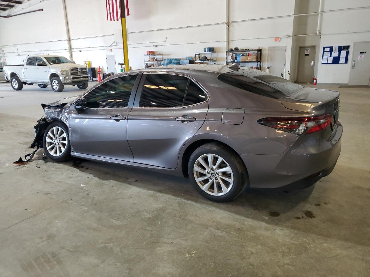 Photo 1 VIN: 4T1C11AK1PU114698 - TOYOTA CAMRY 