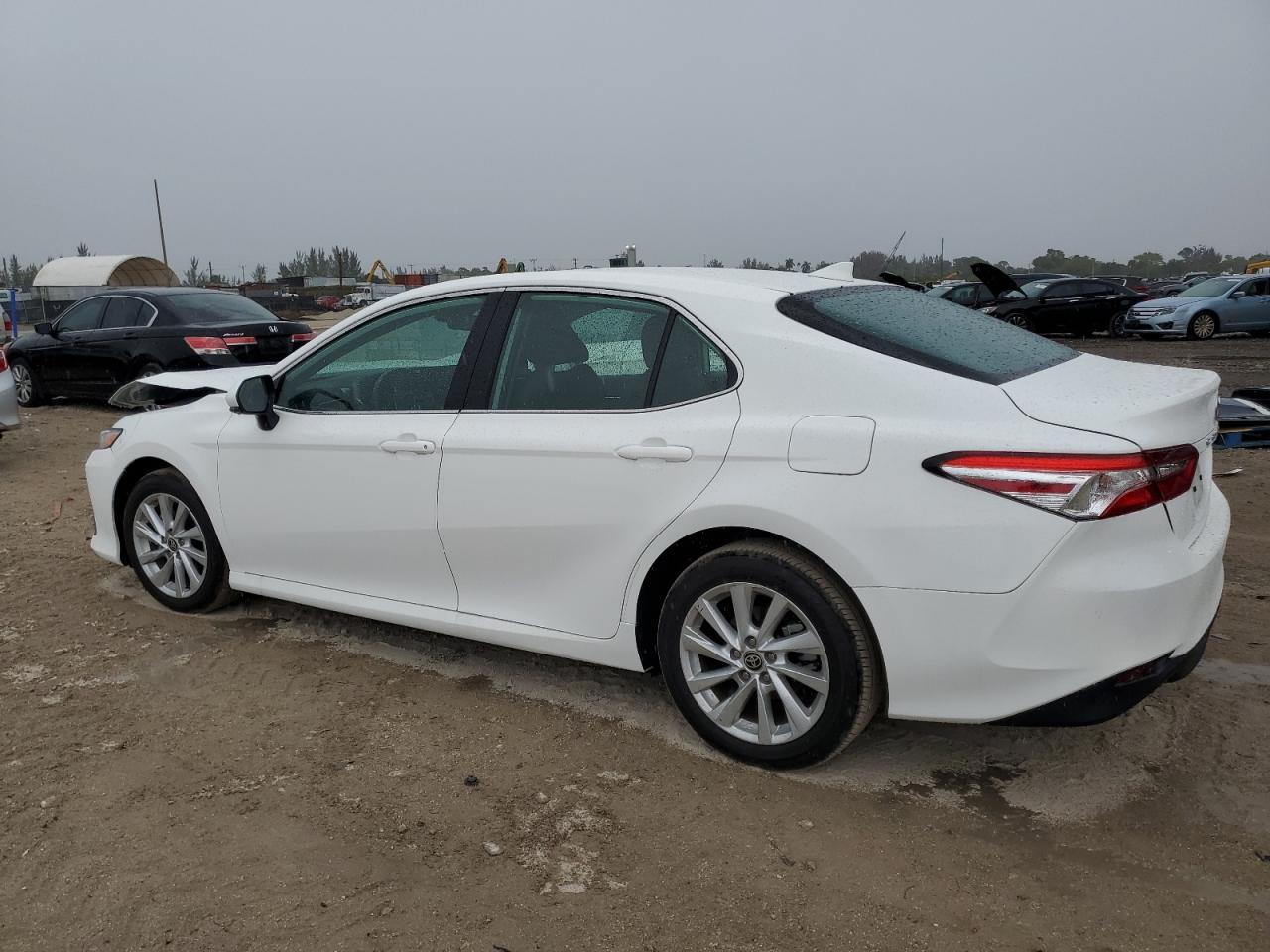 Photo 1 VIN: 4T1C11AK1PU180779 - TOYOTA CAMRY 