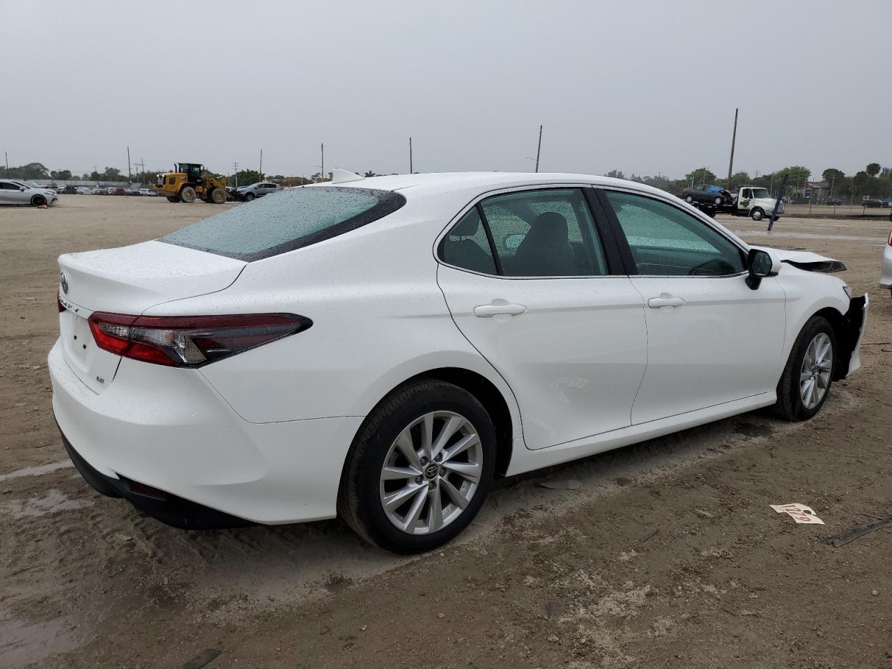 Photo 2 VIN: 4T1C11AK1PU180779 - TOYOTA CAMRY 