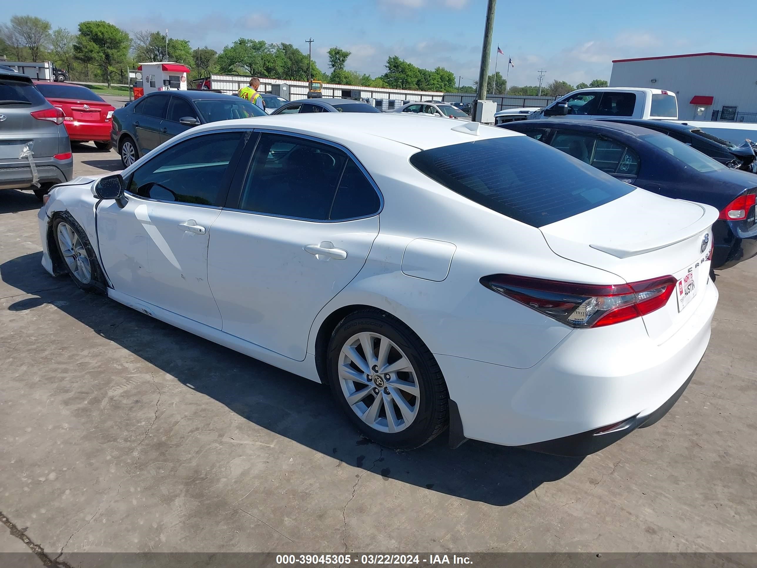 Photo 2 VIN: 4T1C11AK1PU739781 - TOYOTA CAMRY 