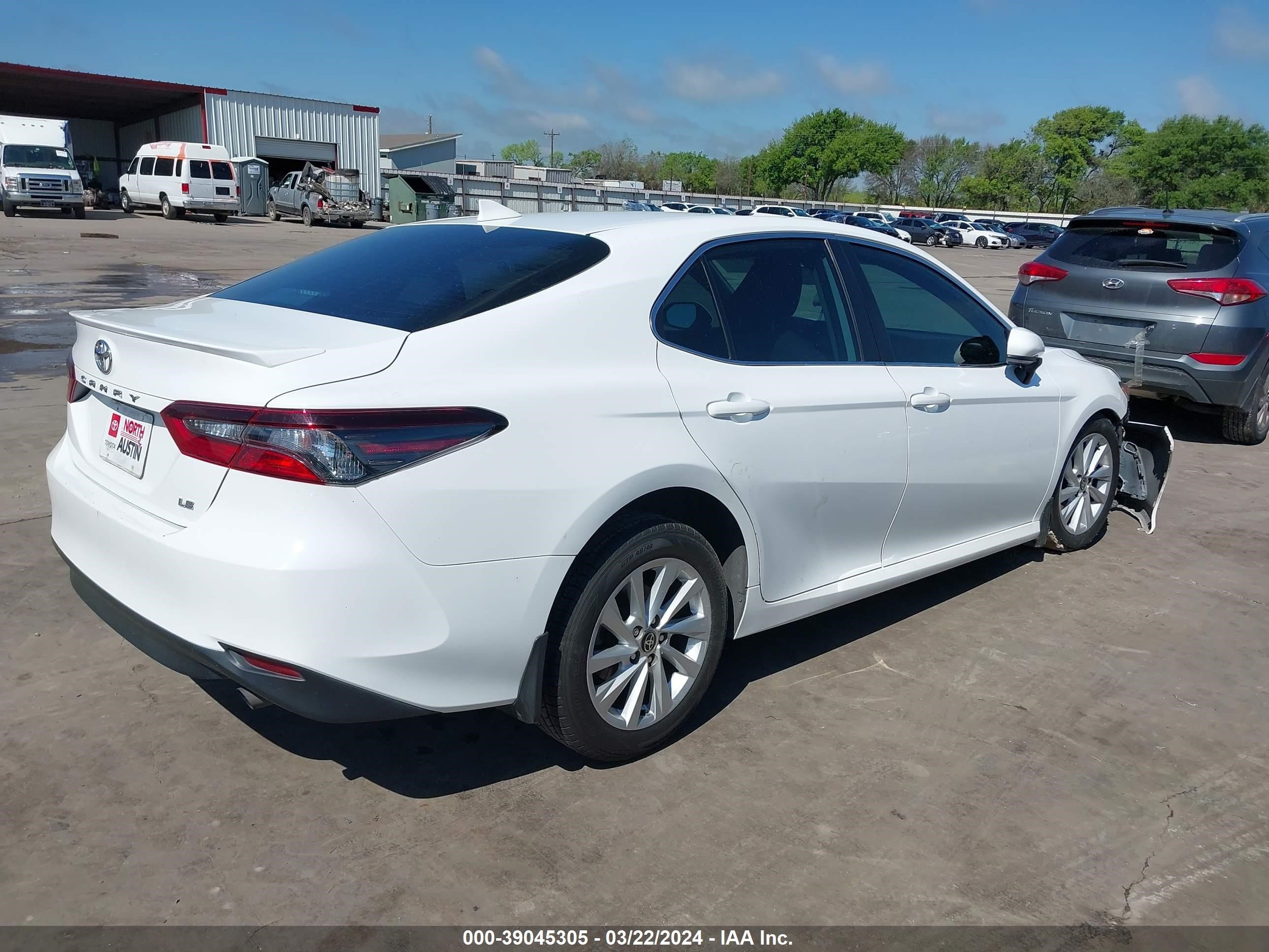 Photo 3 VIN: 4T1C11AK1PU739781 - TOYOTA CAMRY 