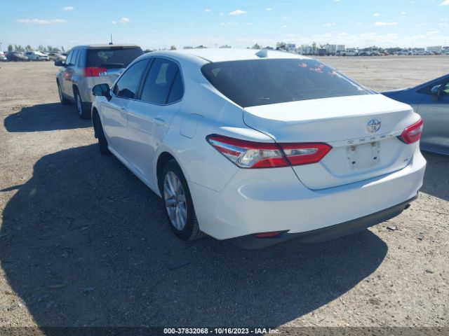 Photo 2 VIN: 4T1C11AK2LU364378 - TOYOTA CAMRY 