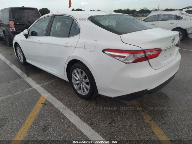 Photo 2 VIN: 4T1C11AK2LU918051 - TOYOTA CAMRY 