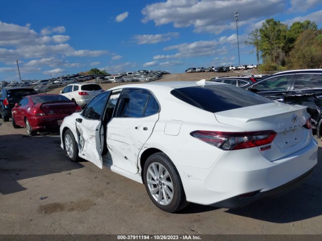 Photo 2 VIN: 4T1C11AK2NU055903 - TOYOTA CAMRY 