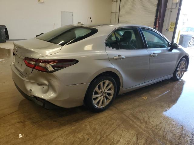 Photo 2 VIN: 4T1C11AK2NU627410 - TOYOTA CAMRY LE 