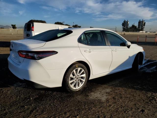 Photo 2 VIN: 4T1C11AK2NU631747 - TOYOTA CAMRY 