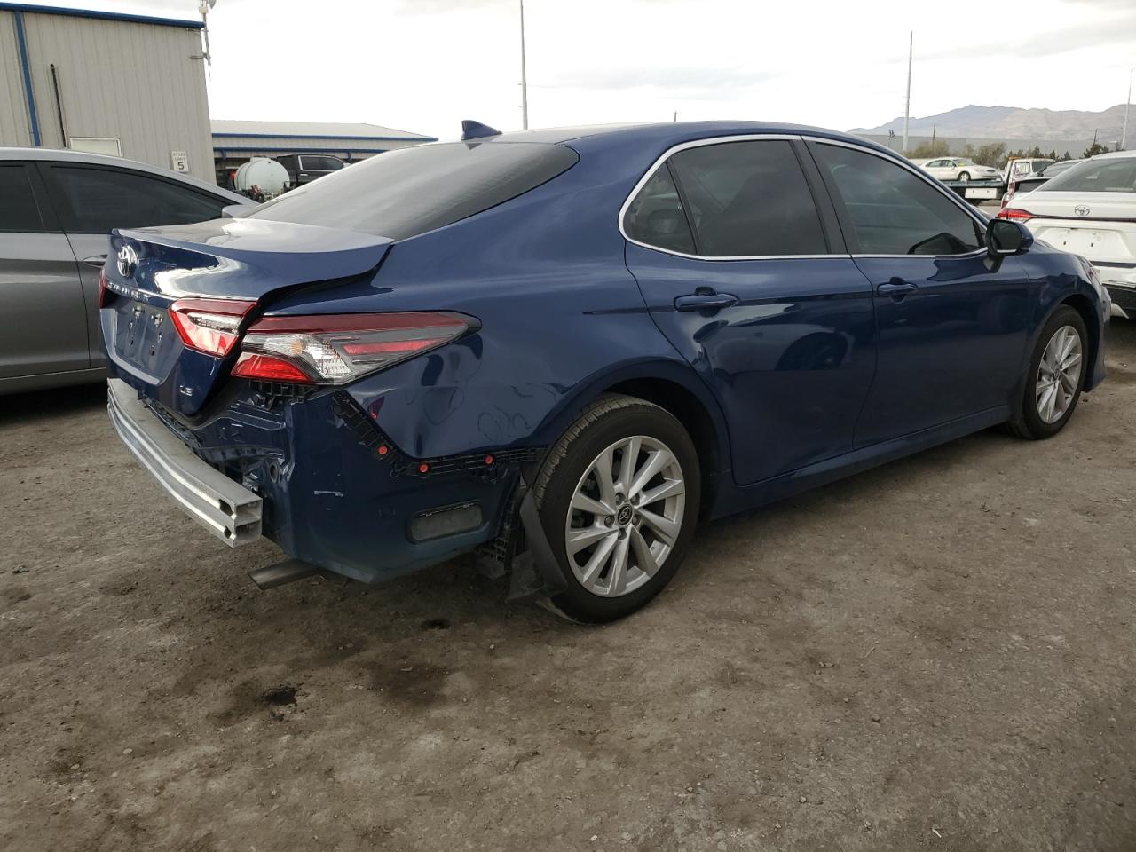 Photo 2 VIN: 4T1C11AK2PU126813 - TOYOTA CAMRY 