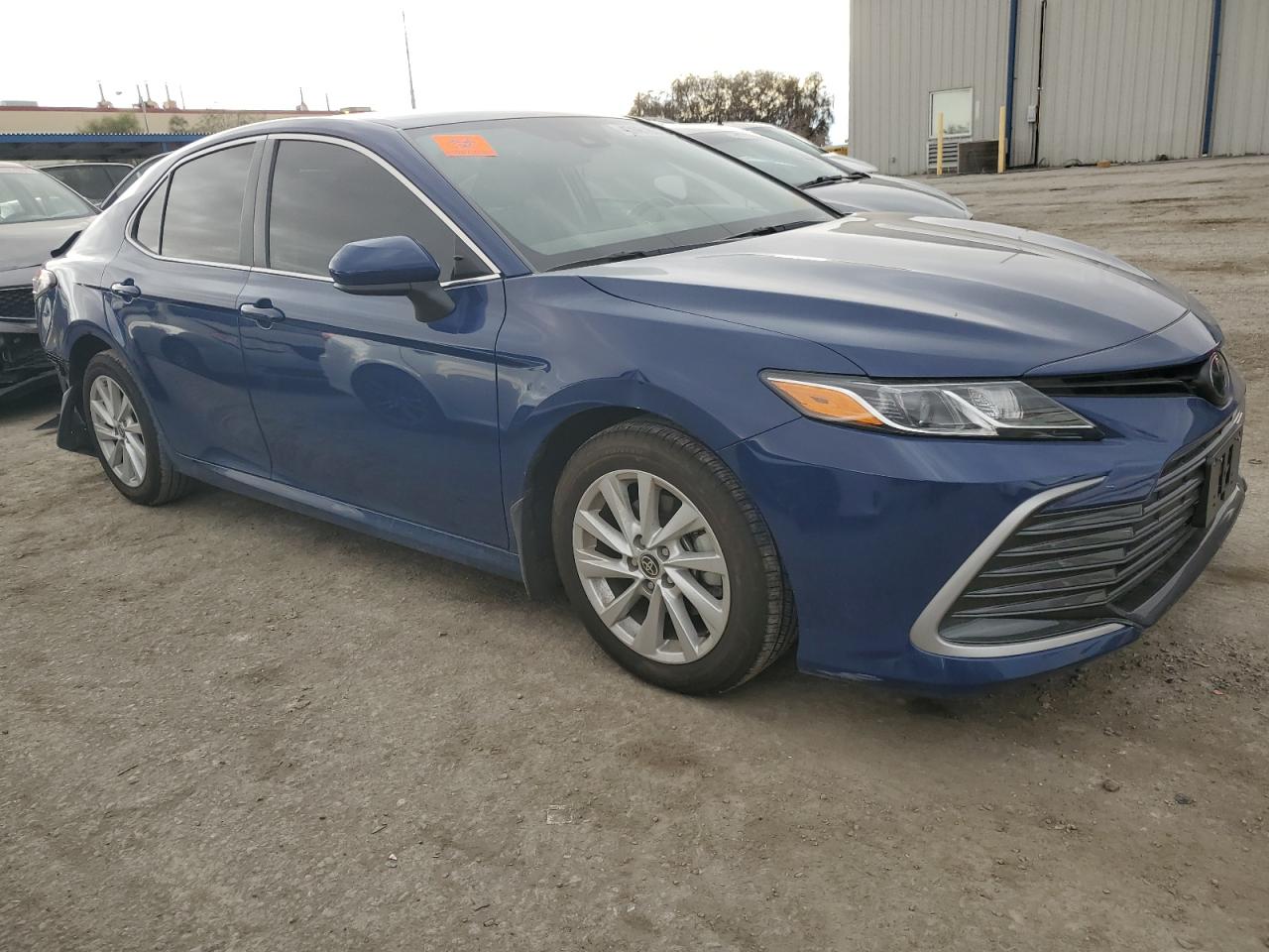 Photo 3 VIN: 4T1C11AK2PU126813 - TOYOTA CAMRY 